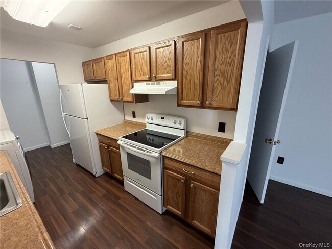 Building Photo - 17 Village Park Dr