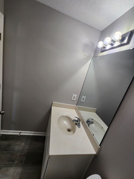 Building Photo - 2407 James St