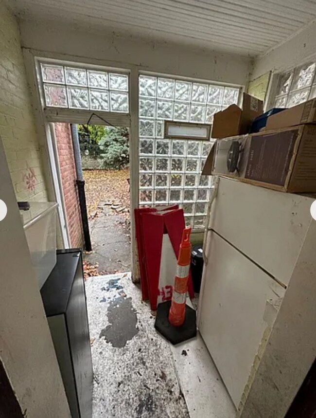 Building Photo - 4 Bedroom House Available Next to UC Campus