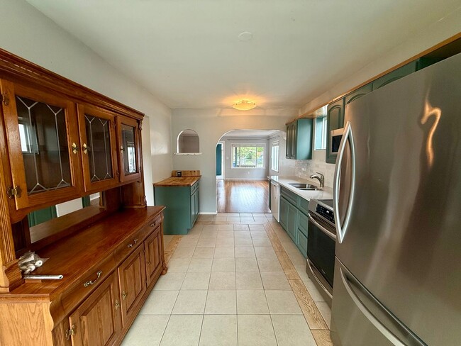 Building Photo - White Center Home