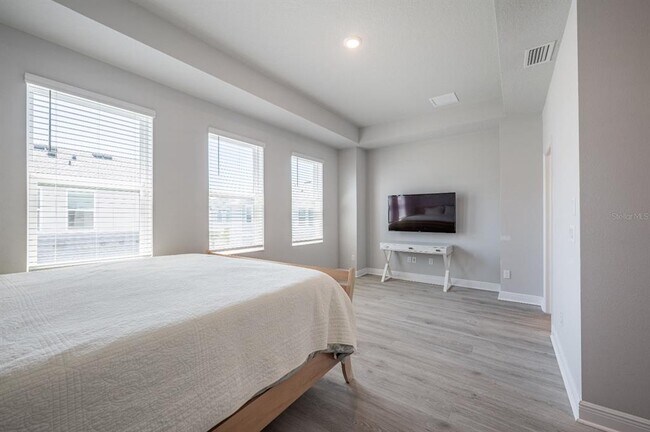Building Photo - 2400 Ezzell Ct