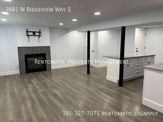Building Photo - 3881 Ridgeview Way
