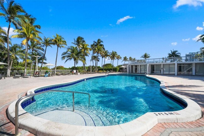 Building Photo - 2655 Collins Ave