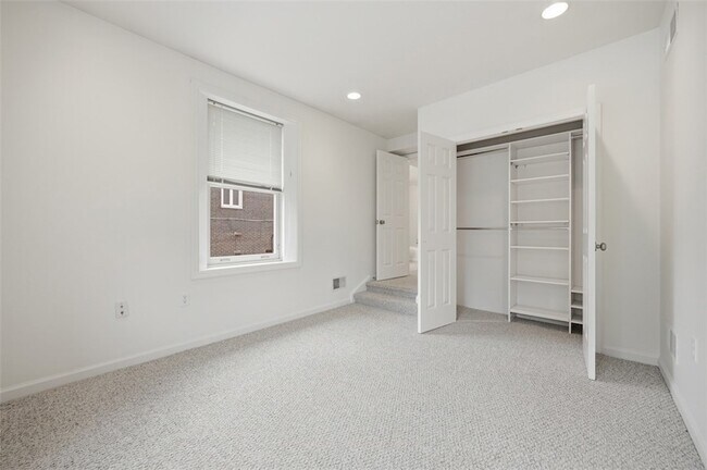 Building Photo - 326 Hailman St