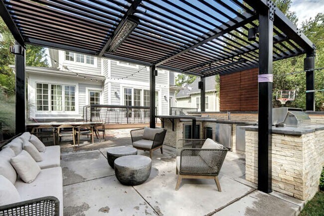 Building Photo - Beautiful Luxury Home Available in Boulder