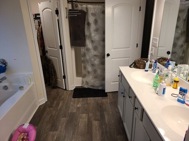Building Photo - 3 Bedroom 2 Bath Home with Bonus - Osprey ...