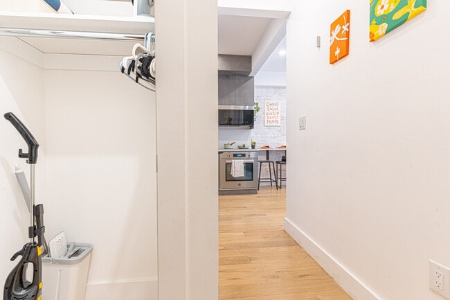 Building Photo - 242 Schaefer St