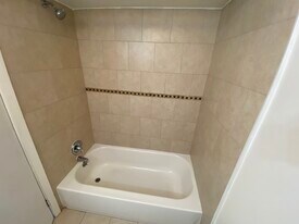Building Photo - 637 Willow Way