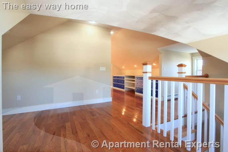 Building Photo - 119 Central St