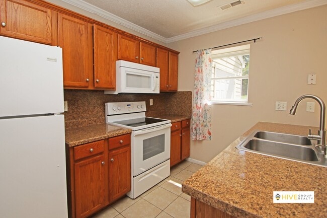 Building Photo - 760 Camelot Ln