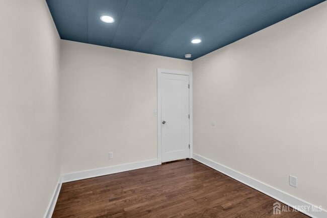 Building Photo - 36 Van Buren Ave