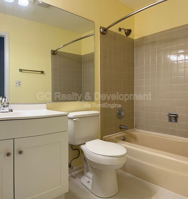 Building Photo - 45 White Pine Dr