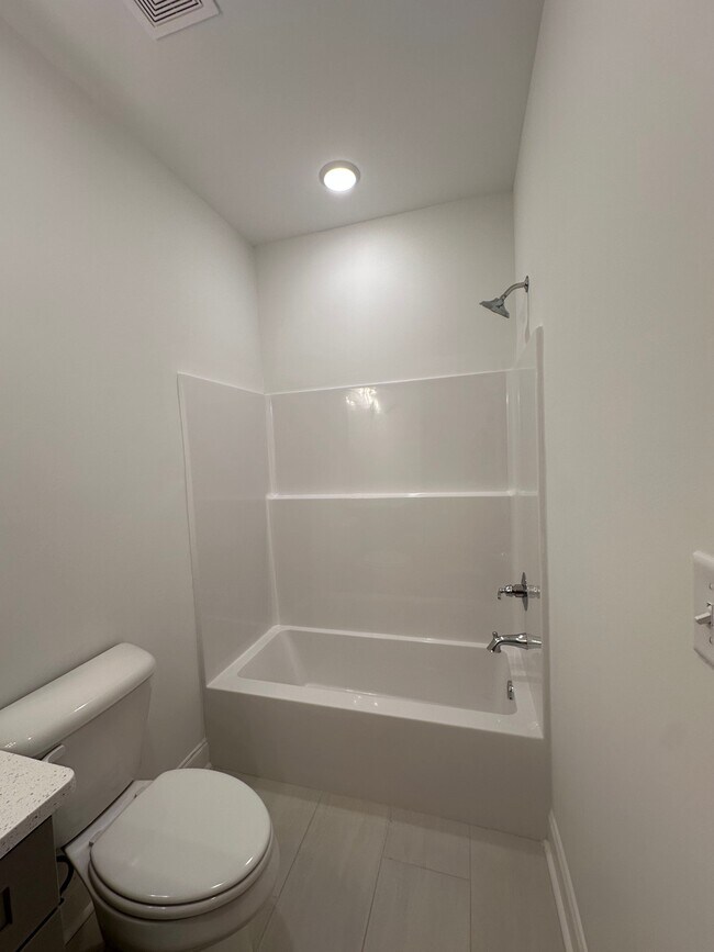 Building Photo - 636 Cottage Grv Cir