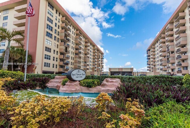 Building Photo - 1149 Hillsboro Mile
