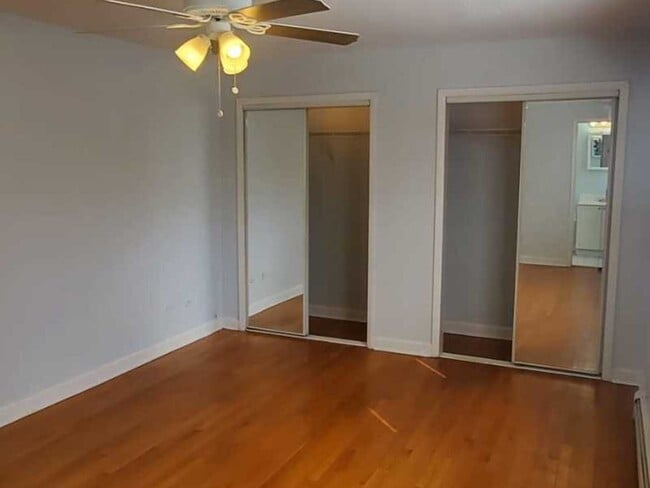 Building Photo - 1643 W Sherwin Ave