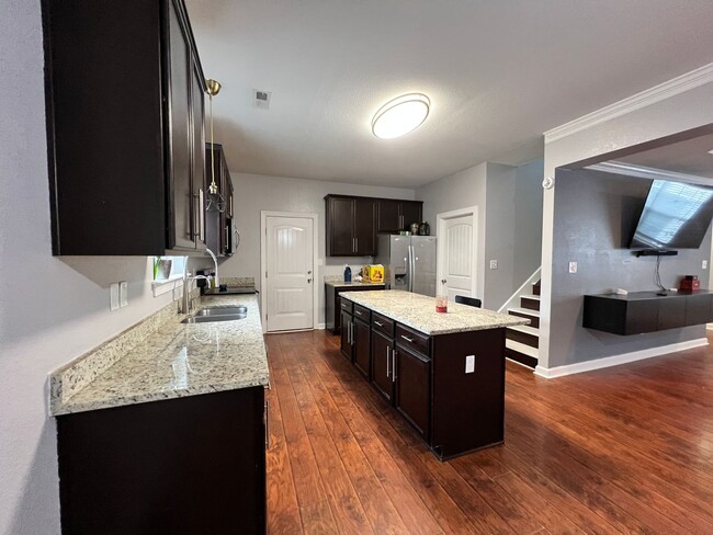 Building Photo - 3 bedroom home in Portmsouth