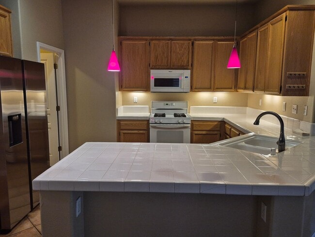 Building Photo - 4 Bedroom 2 Bath home in Natomas