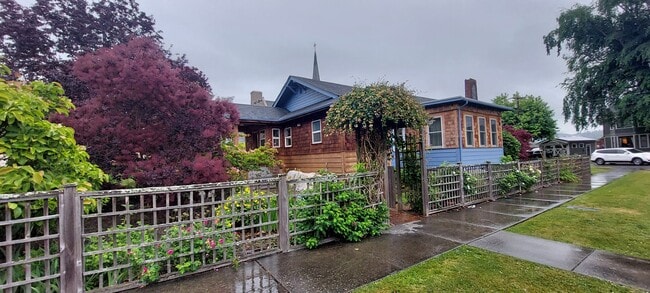 Building Photo - Beautiful Classic Home in Columbia Neighborhood