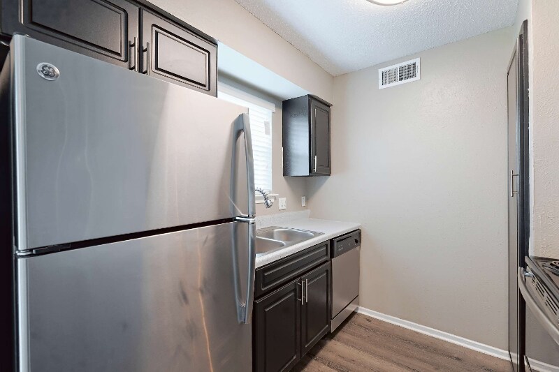 Building Photo - 531 Bedford Rd