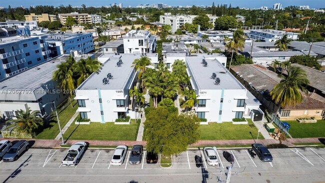 Building Photo - 110 Bay Dr E
