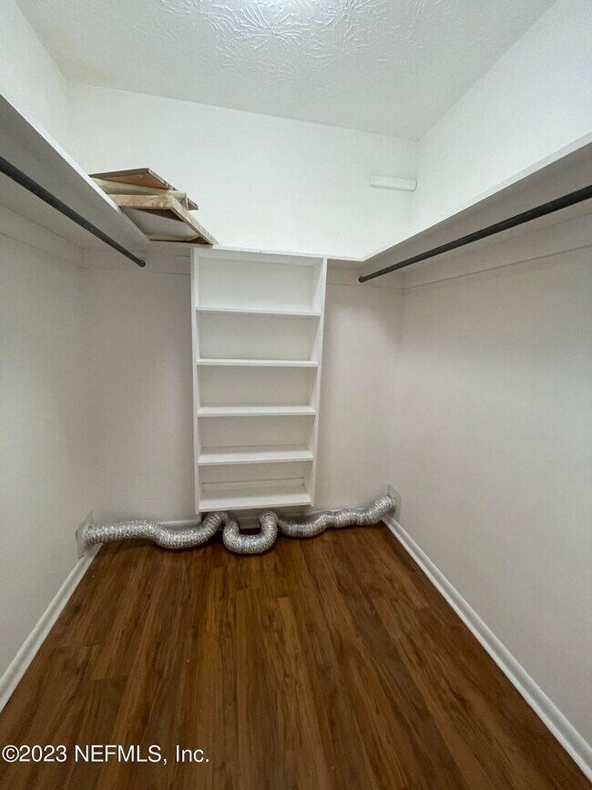 Building Photo - 5391 Golf Course Dr