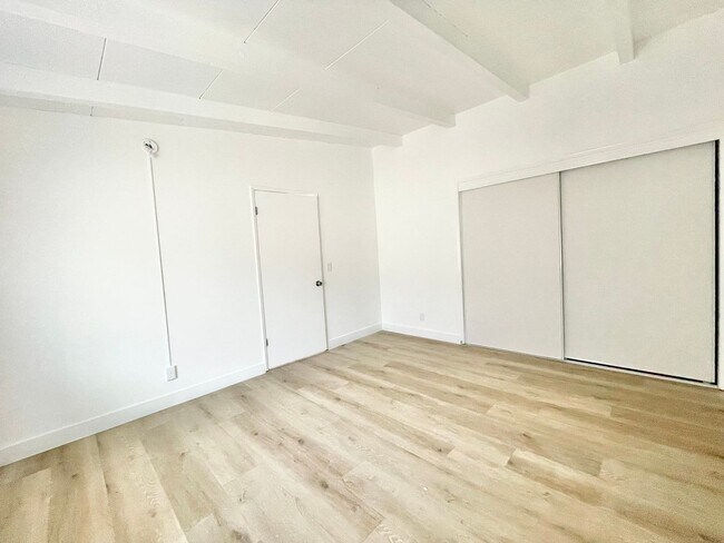 Interior Photo - Otsego