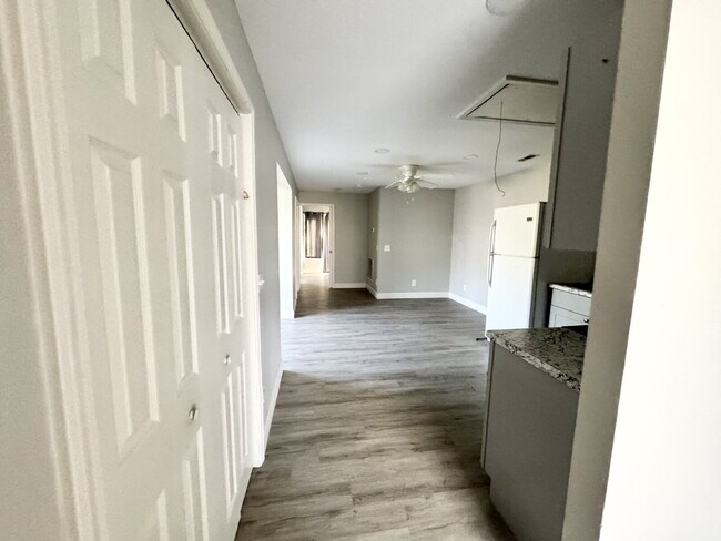 Building Photo - 1 bedroom in Fair Play