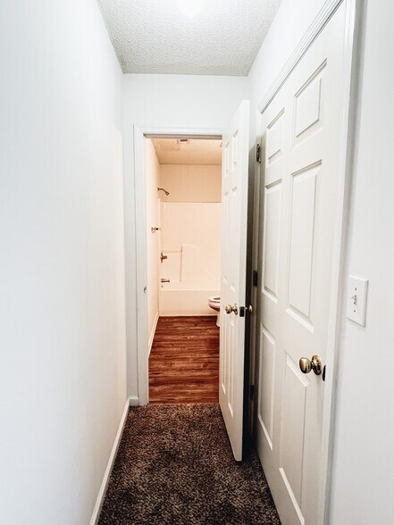 Building Photo - 350 Miller Pointe Dr