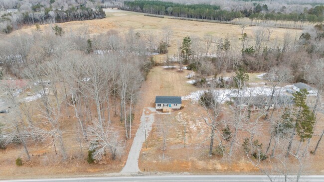 Building Photo - Newly Remodeled 3-Bedroom Home in Cumberland!