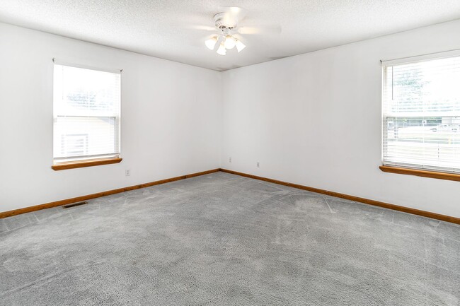 Building Photo - 3 Bedroom 2 Bath in Warrensburg