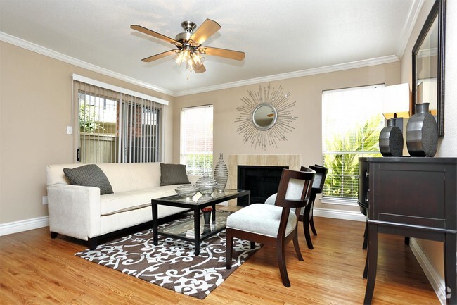 Living Room - Beacon Hill Apartments