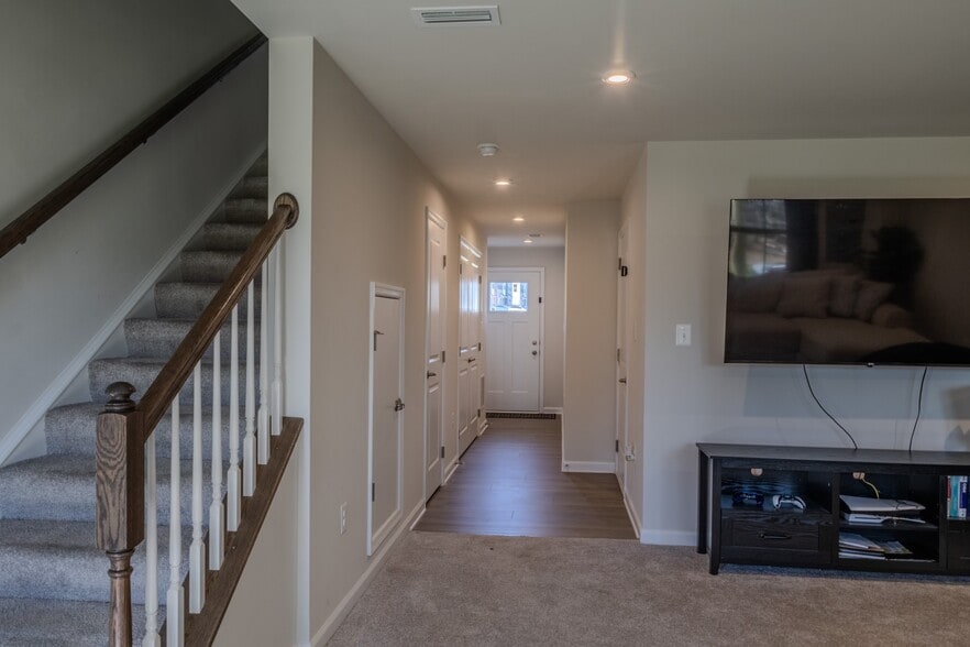 Building Photo - 8679 Stevenson Ln