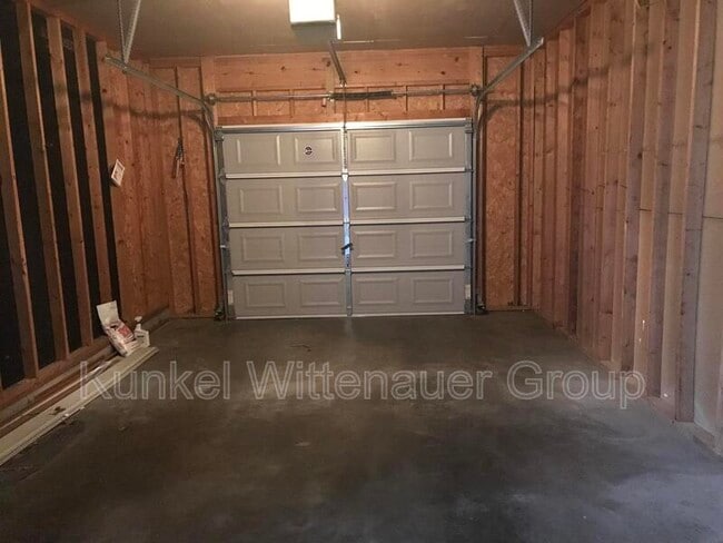 Building Photo - 614 Carol Ann Dr