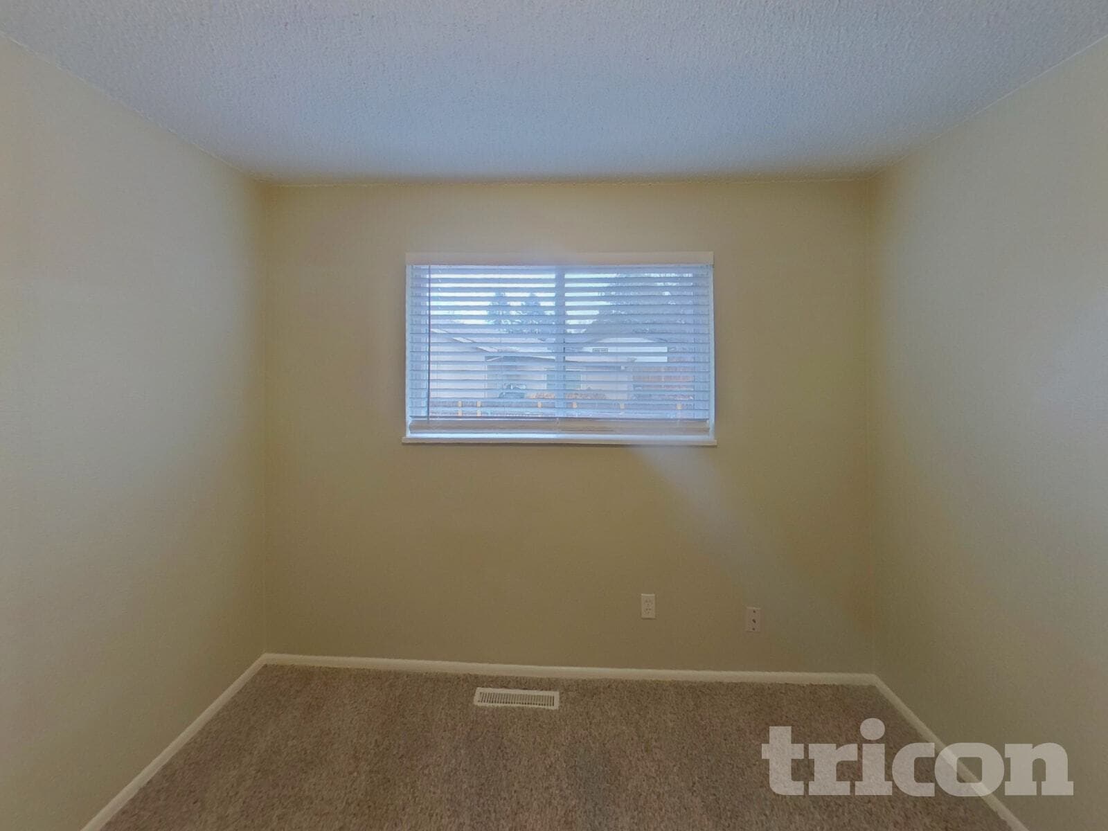 Building Photo - 4985 Montebello Dr