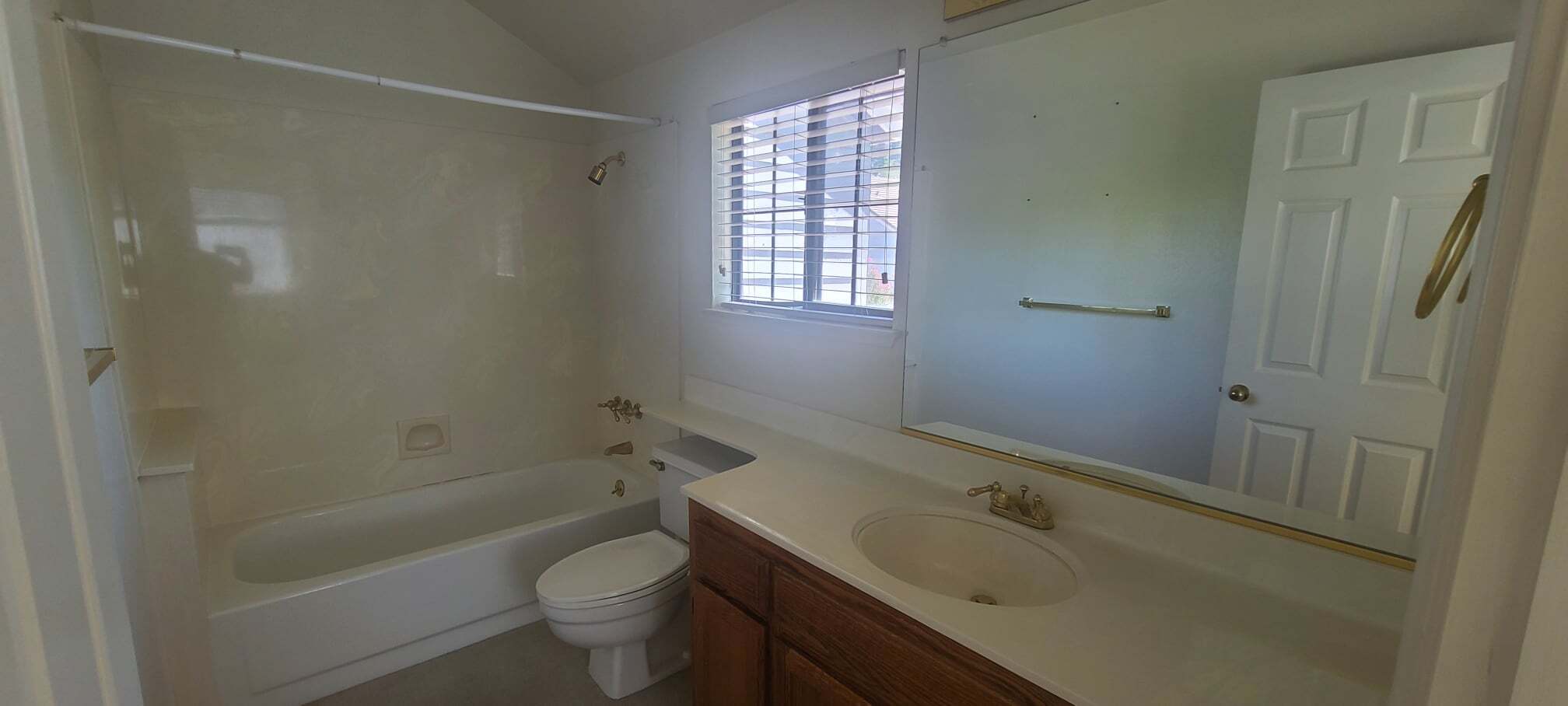 Building Photo - 211 Kingswood Ct