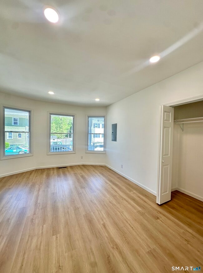 Building Photo - 216 Minerva St
