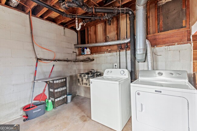 Building Photo - 3727 Calmer Cir