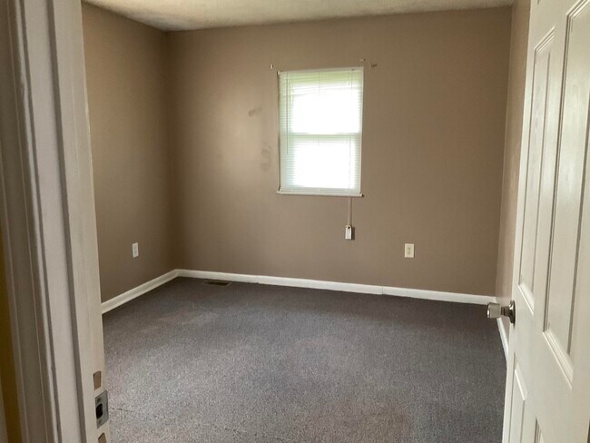 Building Photo - 205 N Ware Chappel Rd