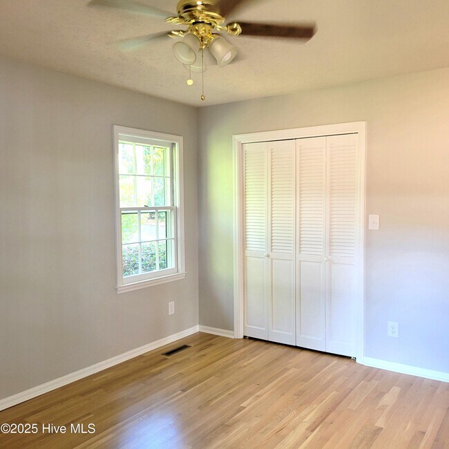 Building Photo - 62 Pine Ridge Dr