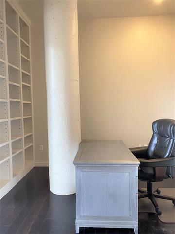 Building Photo - 2600 W 7th St