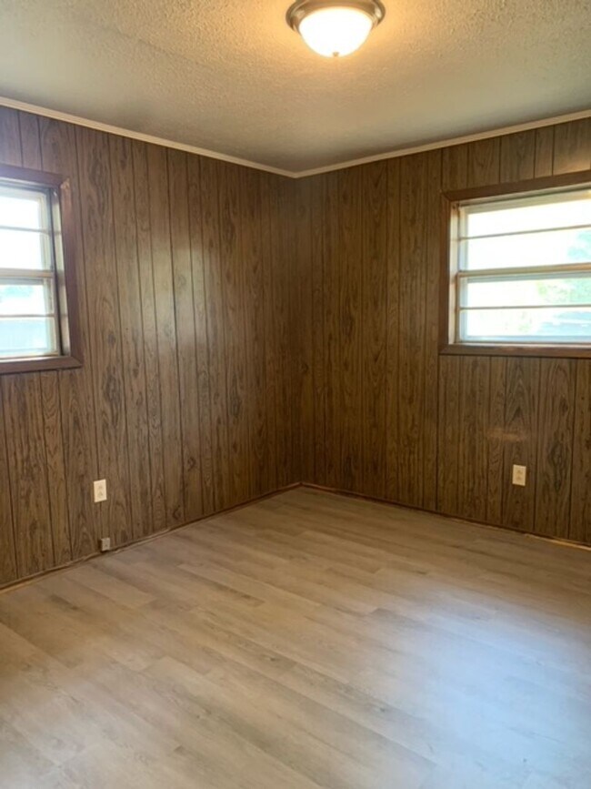 Building Photo - Renovated 3 Bedroom 1 Bath Home for Rent!