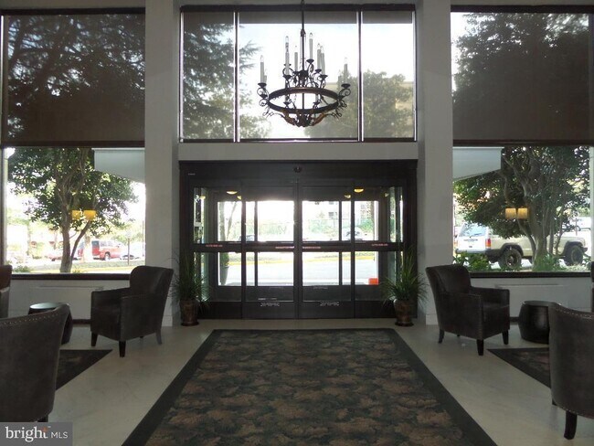 Building Photo - 2059 Huntington Ave