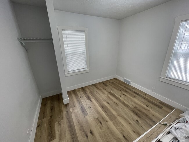 Building Photo - 218 W 28th St