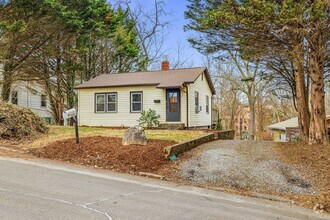 Building Photo - Cozy West Asheville 2-Bedroom Near Haywood...