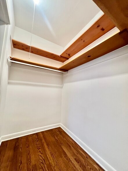 Building Photo - 2385 Van Leunen Dr
