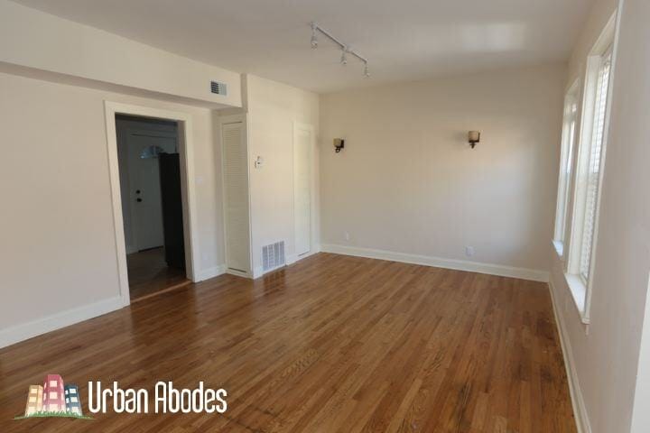 Building Photo - 4036 Ashland N Ave