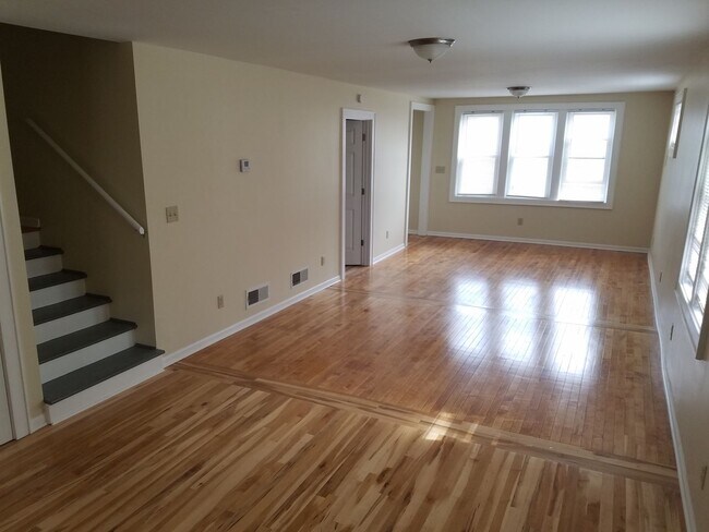 Building Photo - 2537 N Weil St