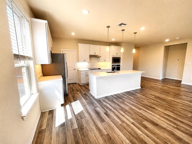 Building Photo - 612 Red Knot Ave