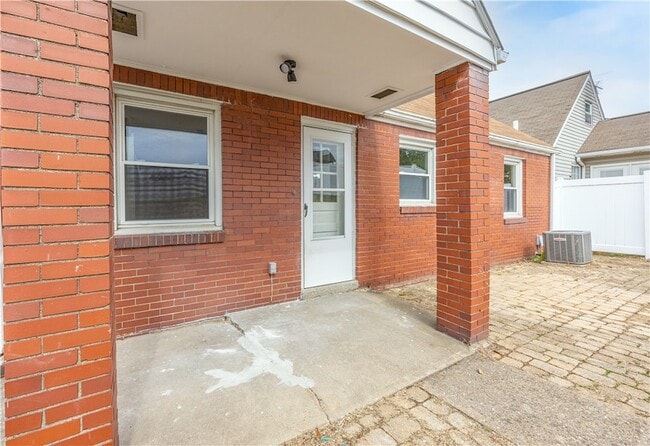 Building Photo - 552 Stephens St