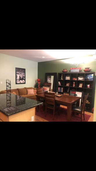 dining/living area - 11626 Oxnard St